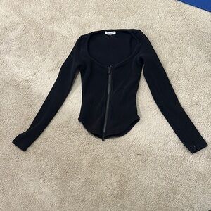 Good American Women’s Dramatic Zip Long Sleeve Top
Size 0